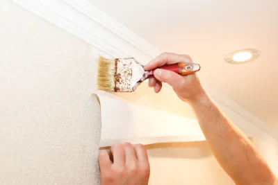 Pose de papier peint à Marais-Vernier — revêtements muraux et toiles de verre